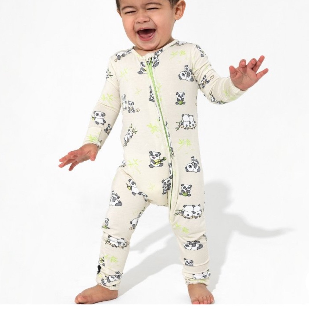Bellabu Bamboo Panda Bear convertible Sleeper NWOT